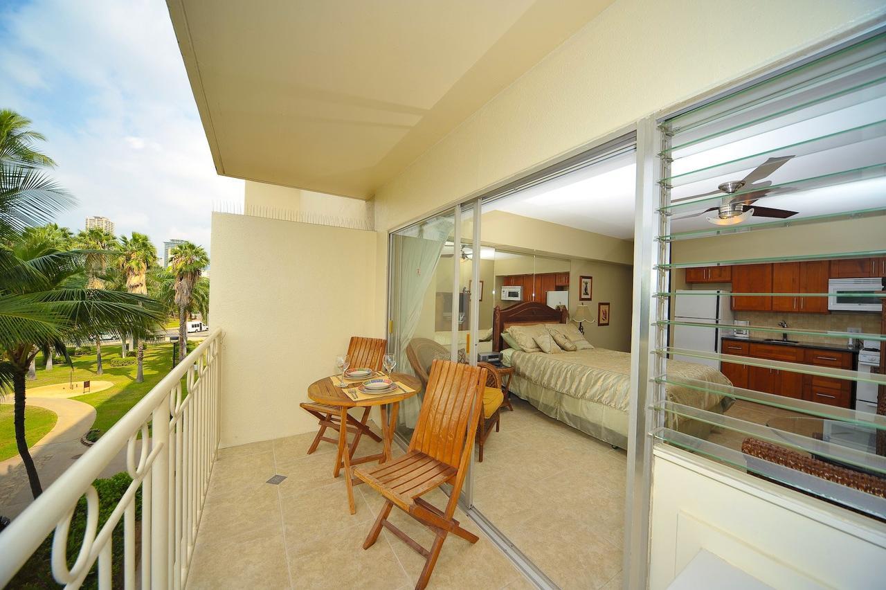 Waikiki Shore Beachfront Honolulu Zewnętrze zdjęcie