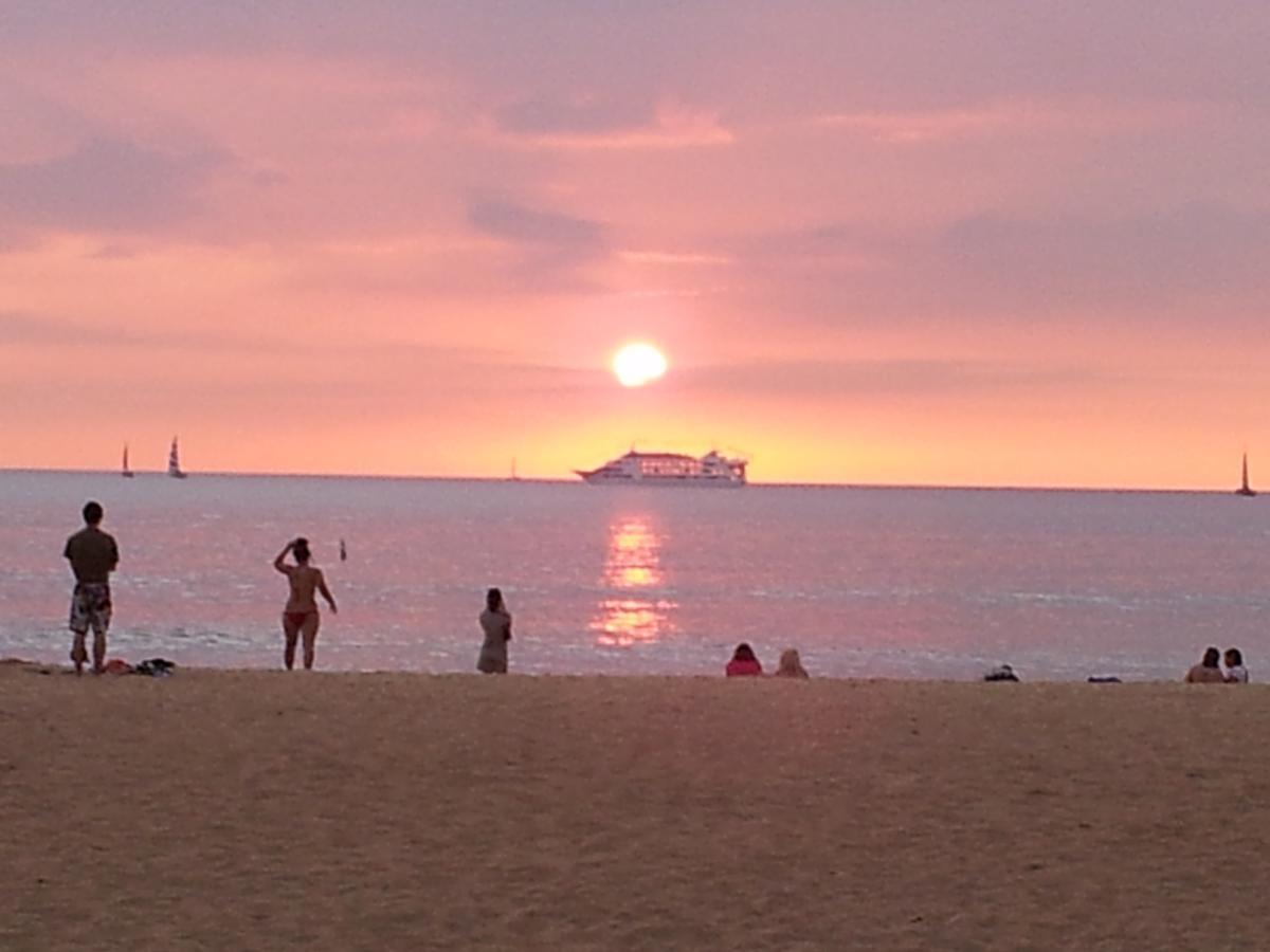 Waikiki Shore Beachfront Honolulu Zewnętrze zdjęcie